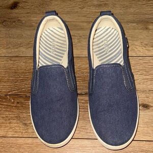Taos Dandy Comfortable
Lightweight Slip-On Blue Canvas
Sneaker Women's Size 7.5